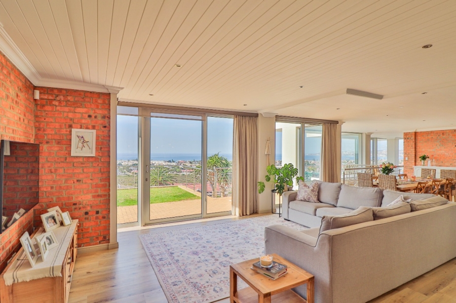 4 Bedroom Property for Sale in Hartenbos Heuwels Western Cape